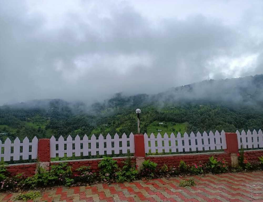 Vanprastha Resorts Dwarahat 外观 照片